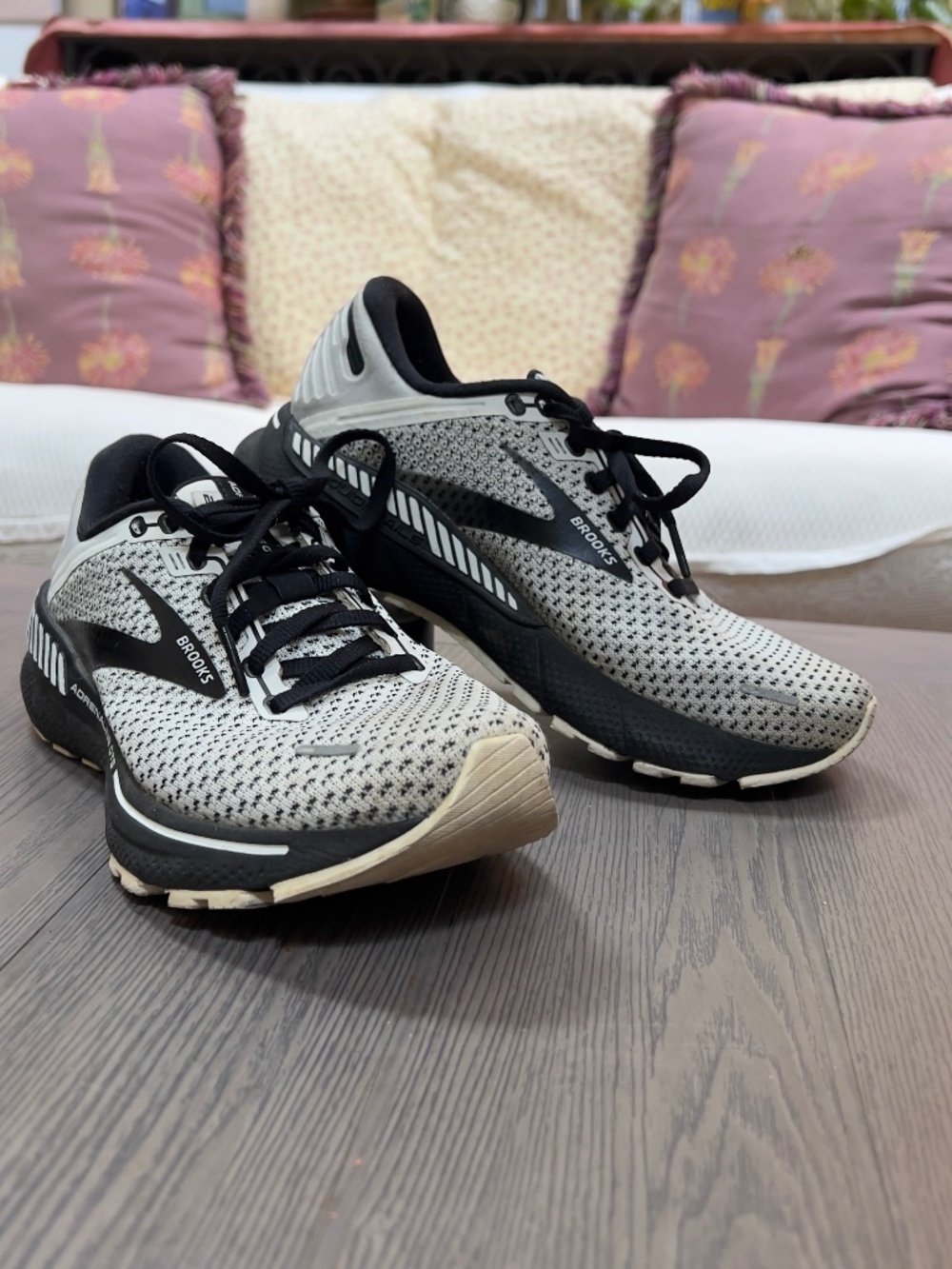 Brooks Adrenaline GTS 22 Size 6.5M with Cushioning Soul, Good condition